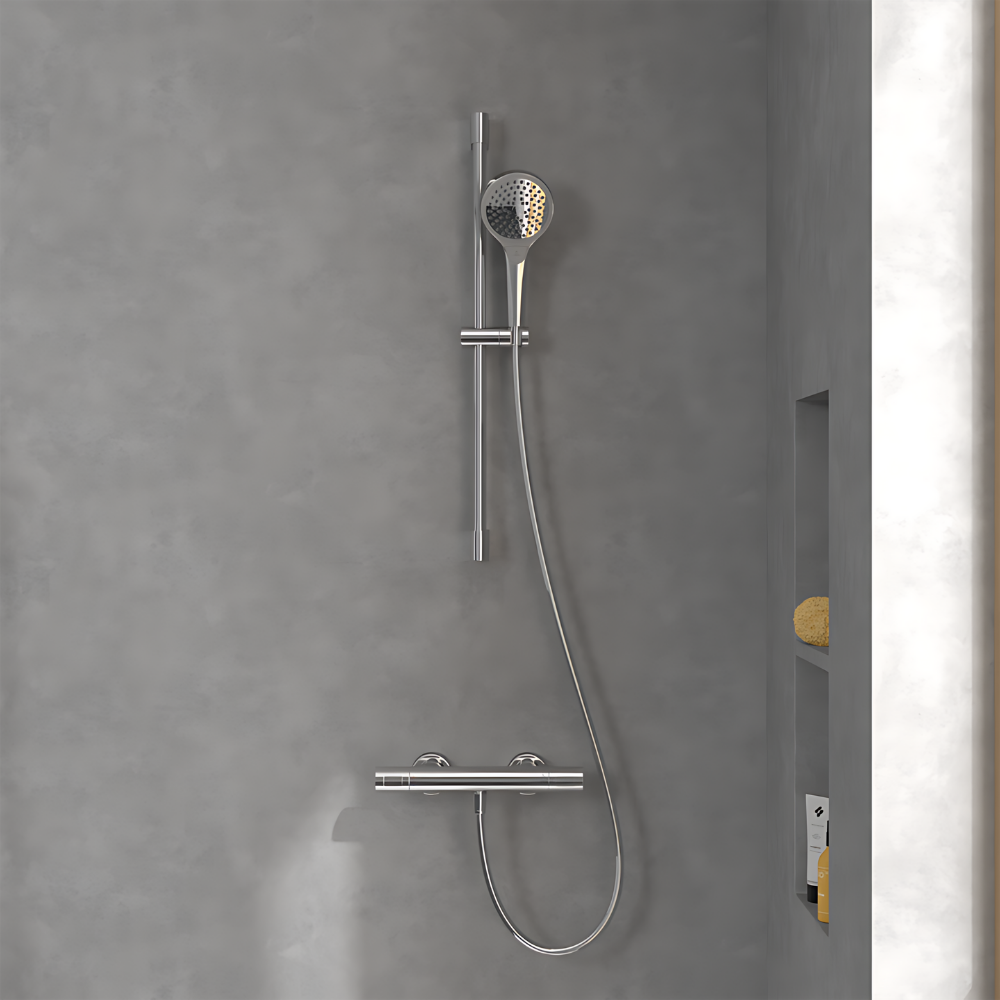 Ambiance salle de bain du Mitigeur douche thermostatique VILLEROY ET BOCH Universal Taps & Fittings rond Chrome + Ensemble de do
