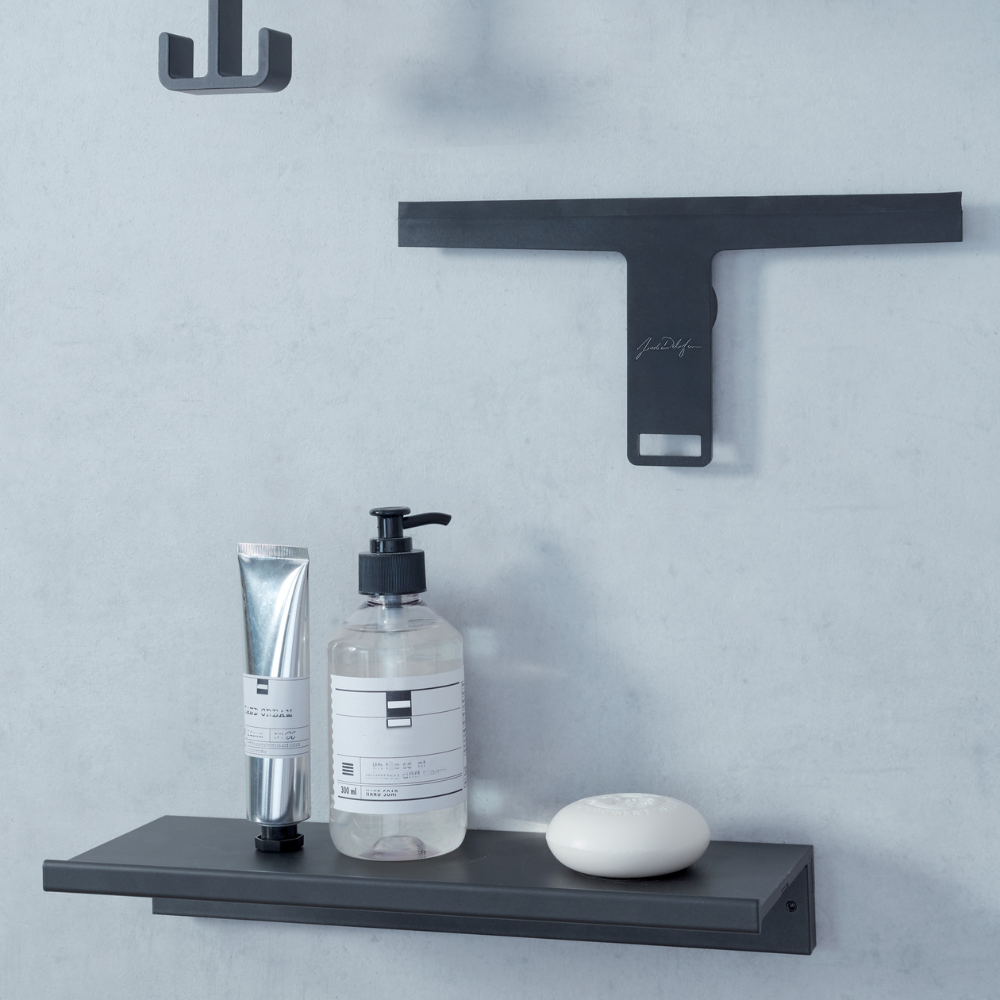 Raclette de douche Jacob Delafon noir ambiance