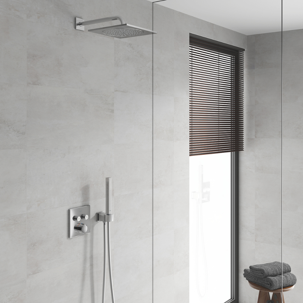 salle de bain avec douche comportant Façade robinet encastré mécanique 2 sorties GROHE Grohtherm SmartControl
