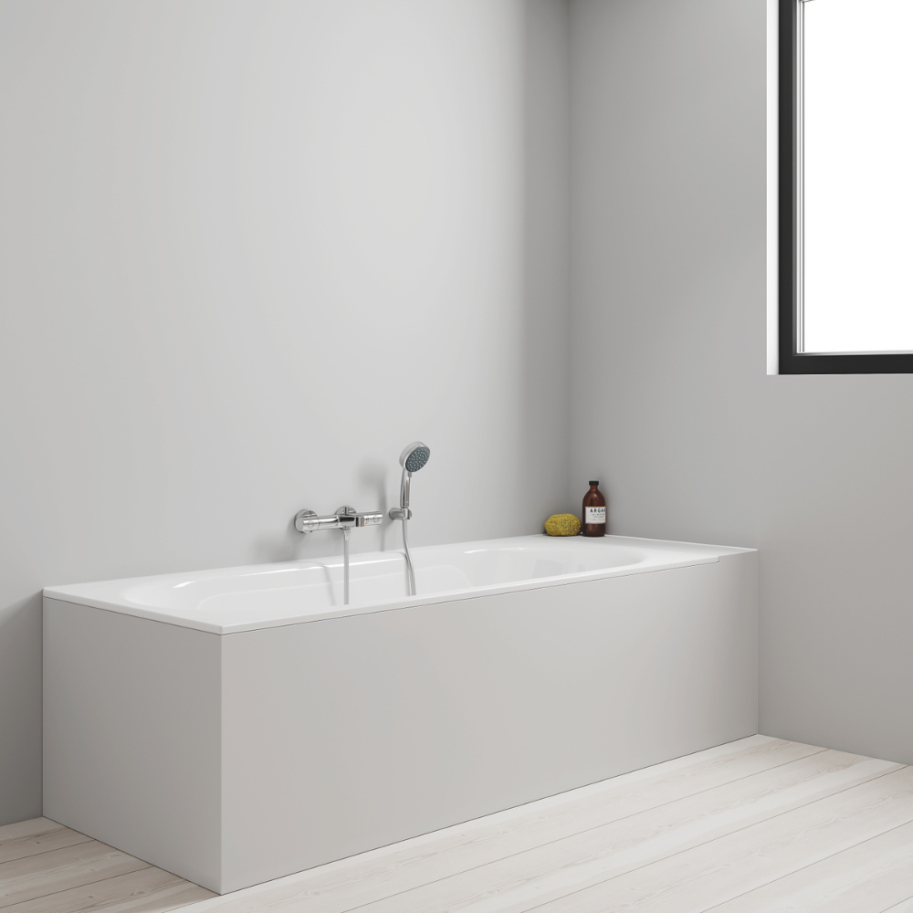 Mitigeur bain douche thermostatique GROHE Quickfix Precision Get dans salle de bain sobre