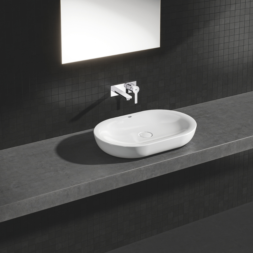zoom dans salle de bain Robinet lavabo mural GROHE Lineare M Chromé + corps encastré
