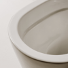 Zoom sur la cuvette ROCA avec abattant et réservoir A342687000_A341681000_A801E12001