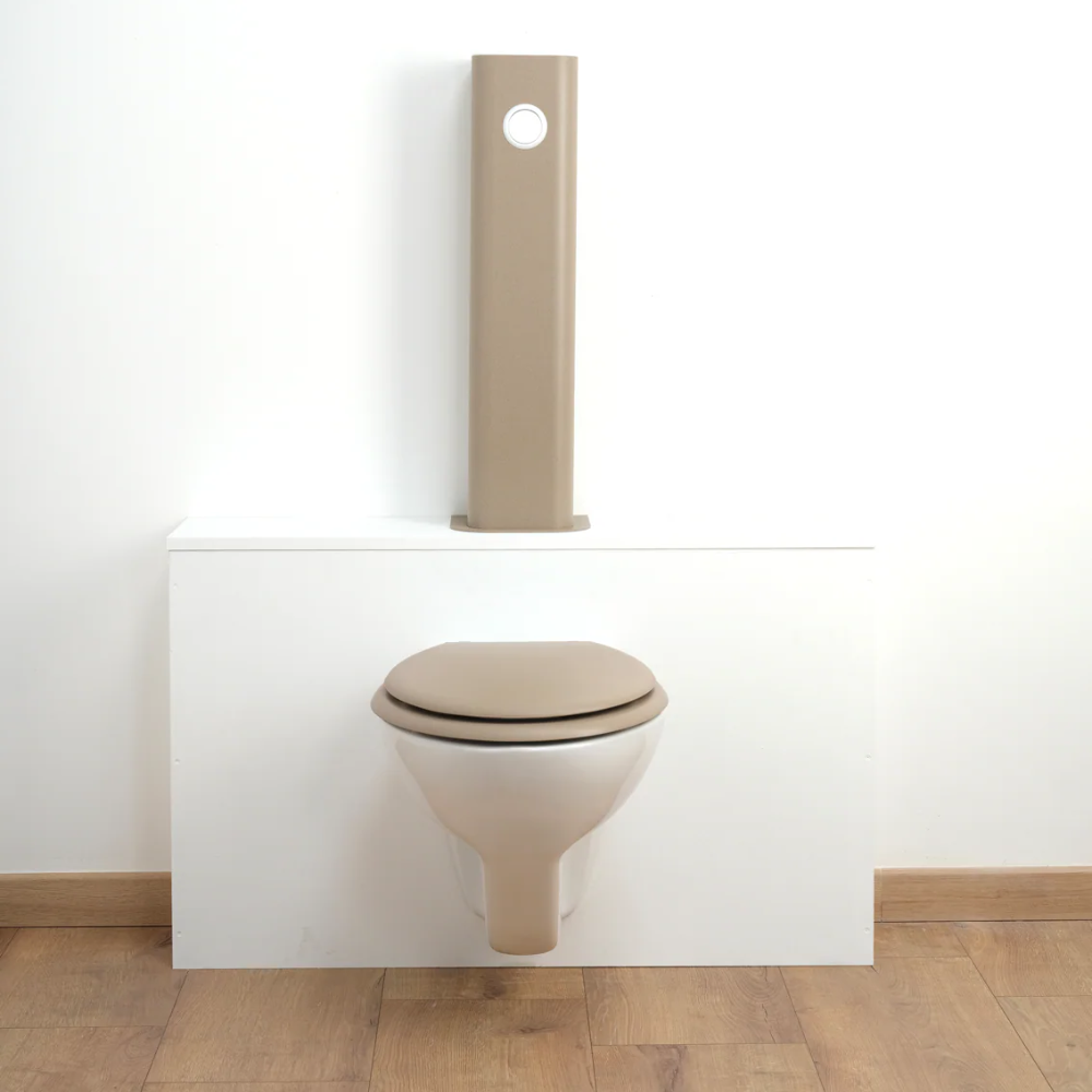 Pack WC suspendu GRIFFON 1950 Le Tube avec abattant frein de chute + Bâti-support autoportant Sable brut ambiance