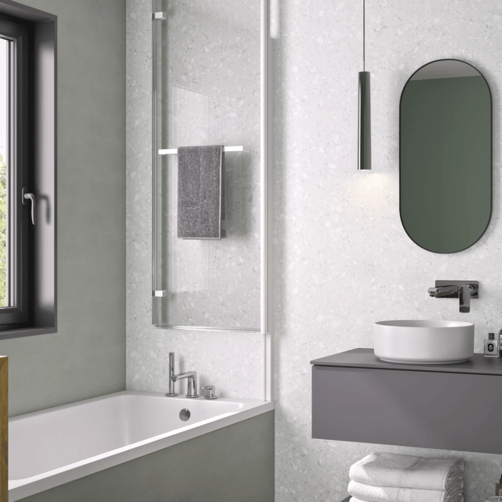 Pare bain relevable et pivotant 110x150cm KINEDO Columba 2 + porte serviette blanc ambiance 2