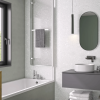 Pare bain relevable et pivotant 110x150cm KINEDO Columba 2 + porte serviette blanc ambiance 2