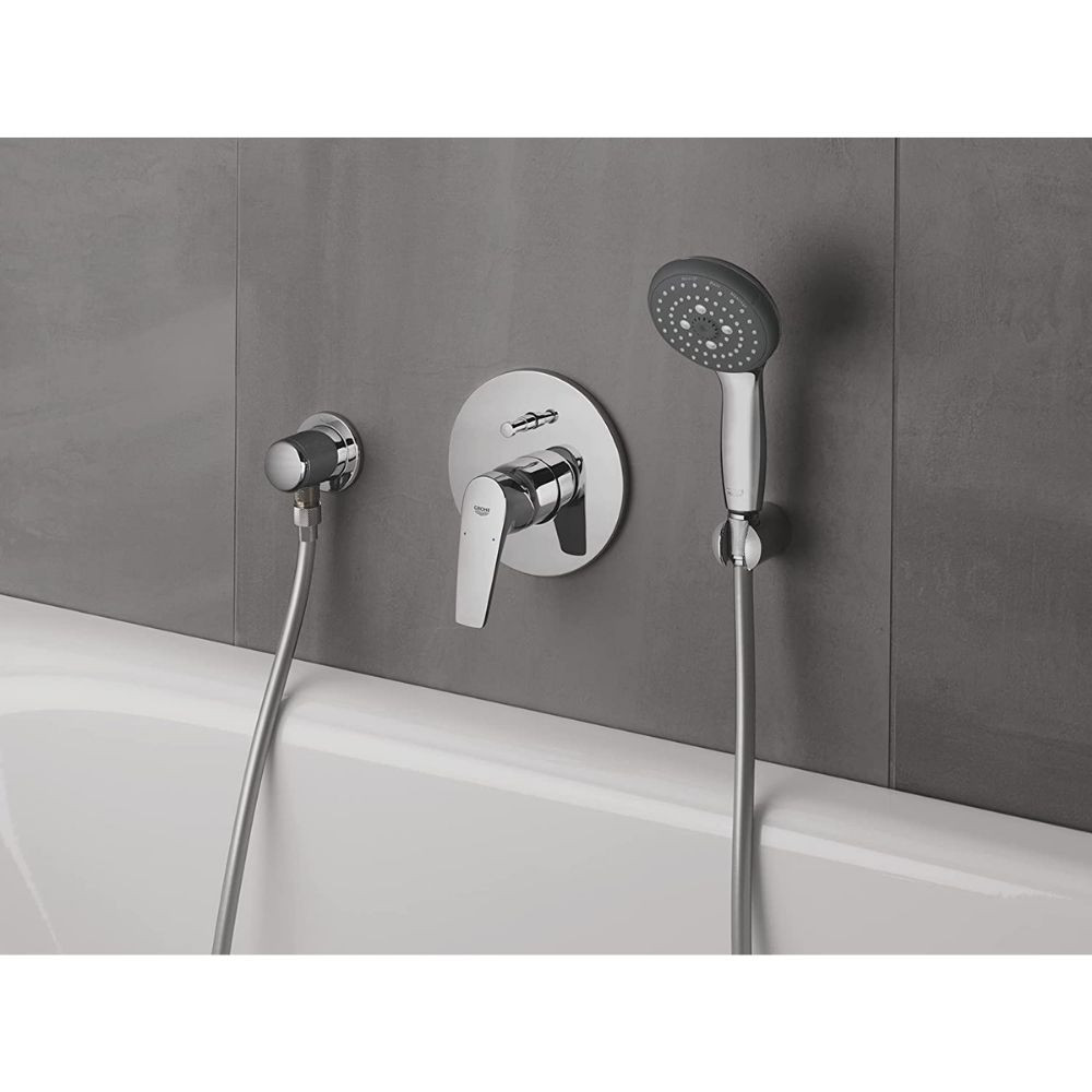 photo ambiance Flexible de douche GROHE Twistfree VitalioFlex Silver 2000 chromé + Douchette 3 jets GROHE Vitalio Start 100 chro