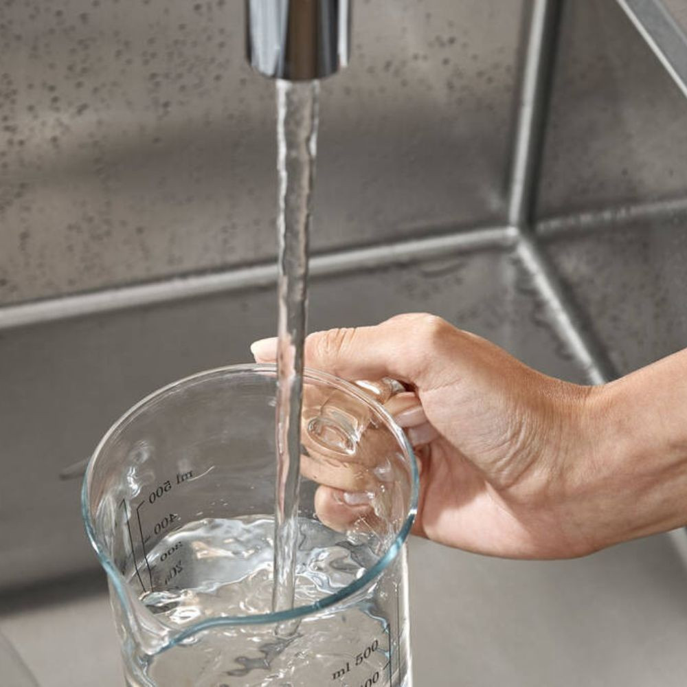 ambiance Mitigeur cuisine HANSGROHE Metris Select M71 240 douchette extractible 2 jets sBox aspect acier inox