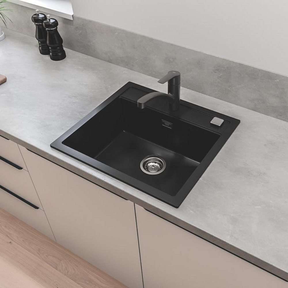 Second visuel d'ambiance du robinet de cuisine GROHE Start noir mat
