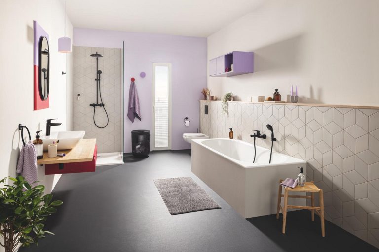 Salle de bain avec robinetterie noir mat