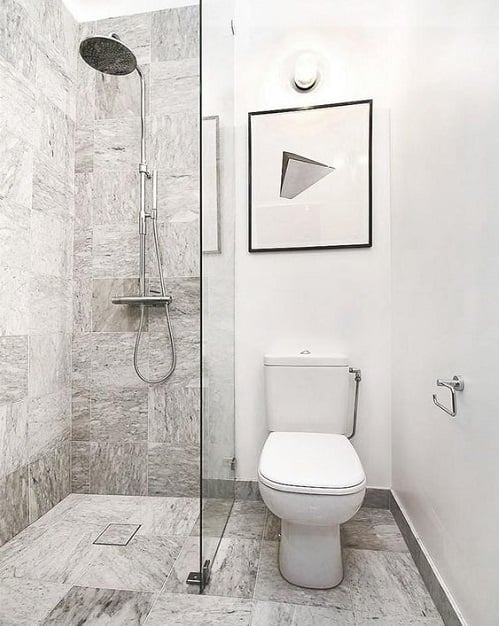 Douche italienne dans petite salle de bain