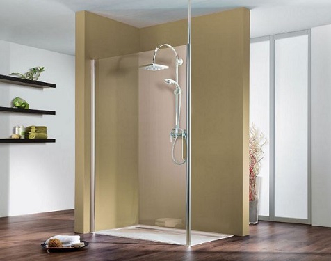 Douche au centre de la salle de bain